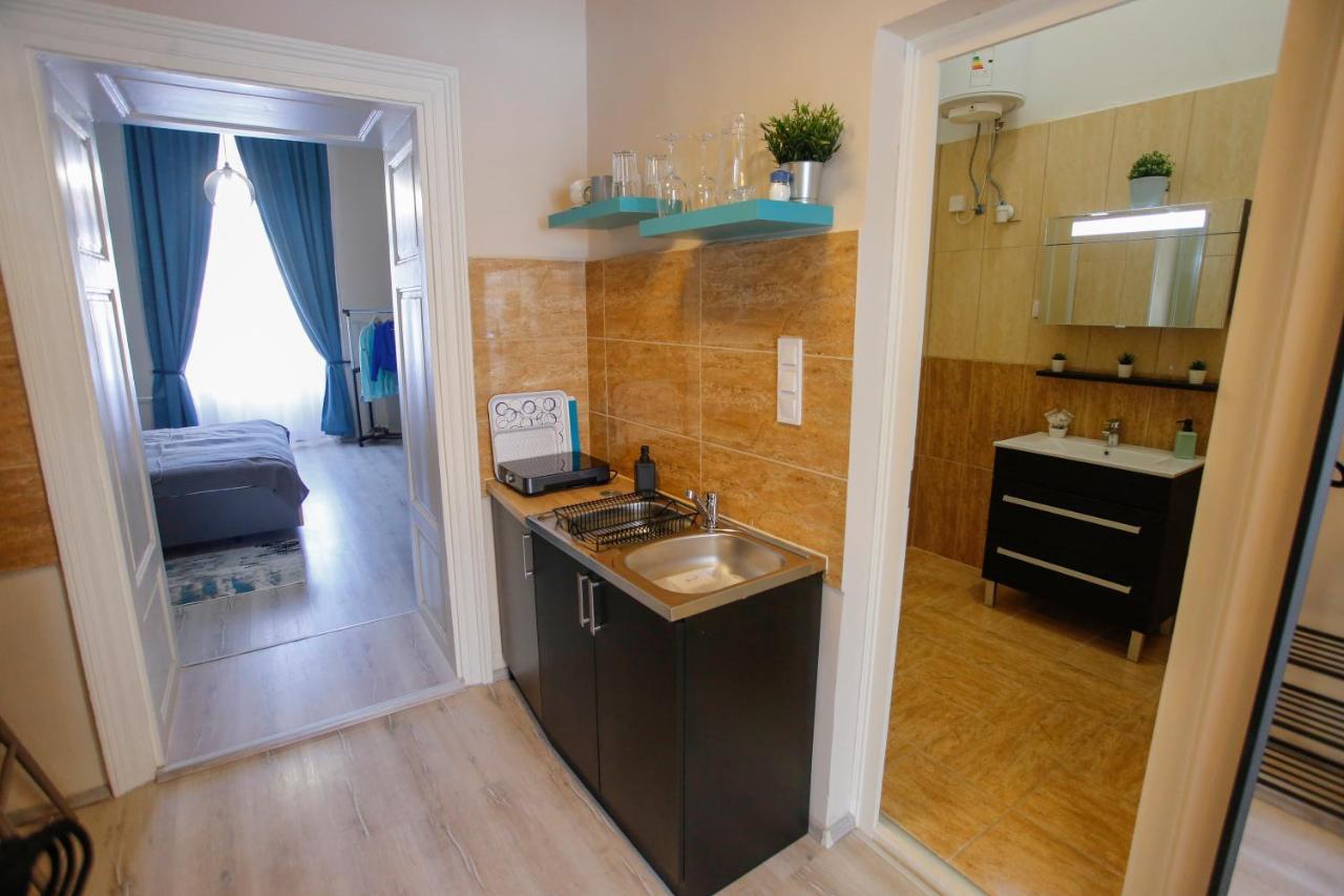 Urania Apartmanhaz เอ็กเกอร์ ภายนอก รูปภาพ
