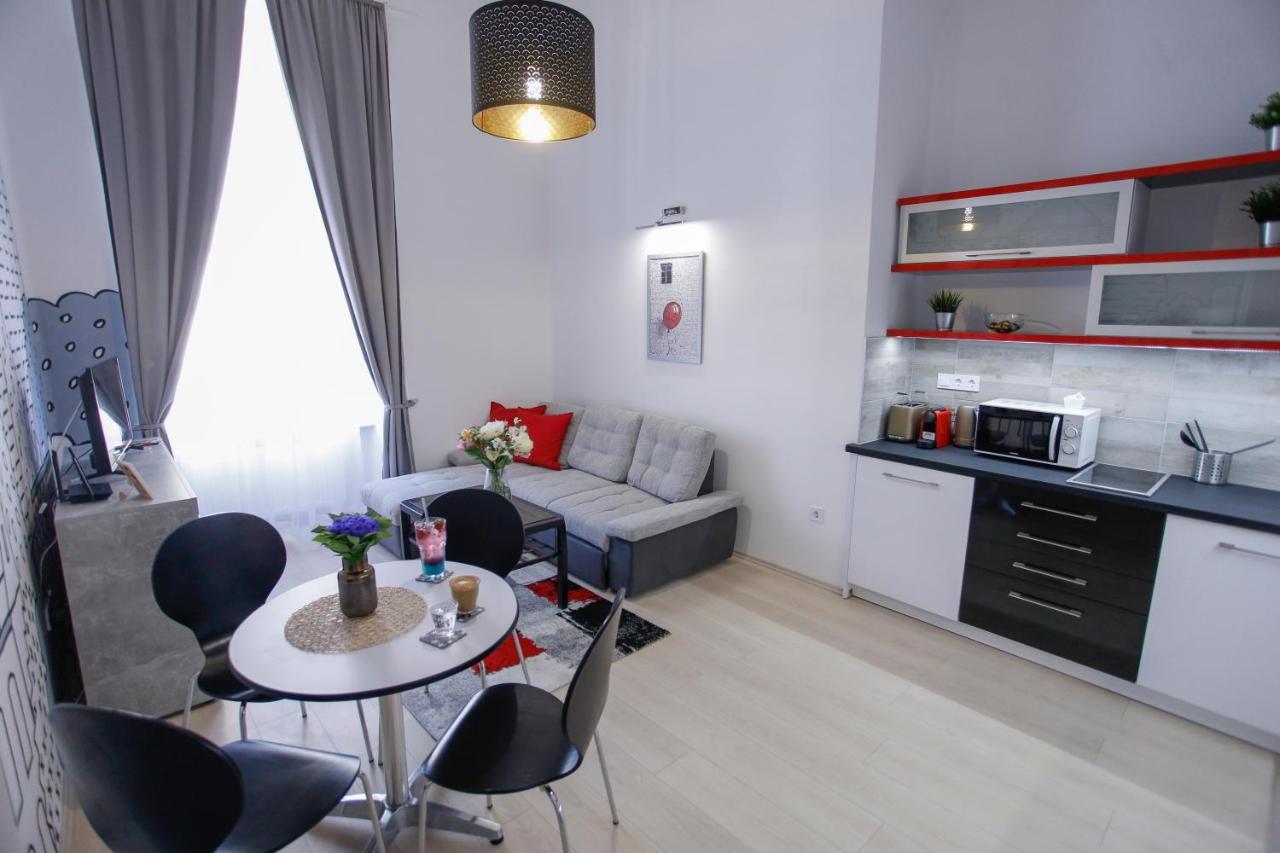 Urania Apartmanhaz เอ็กเกอร์ ภายนอก รูปภาพ