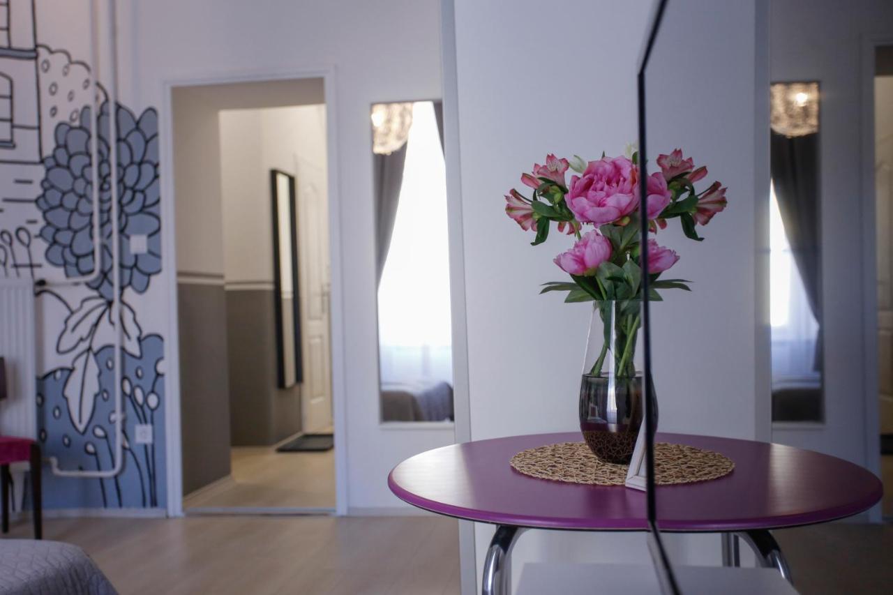 Urania Apartmanhaz เอ็กเกอร์ ภายนอก รูปภาพ